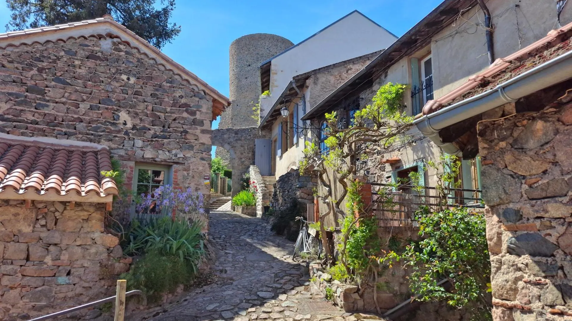 Terre D'Oyali Hotel Saint-Rirand 0*,  France